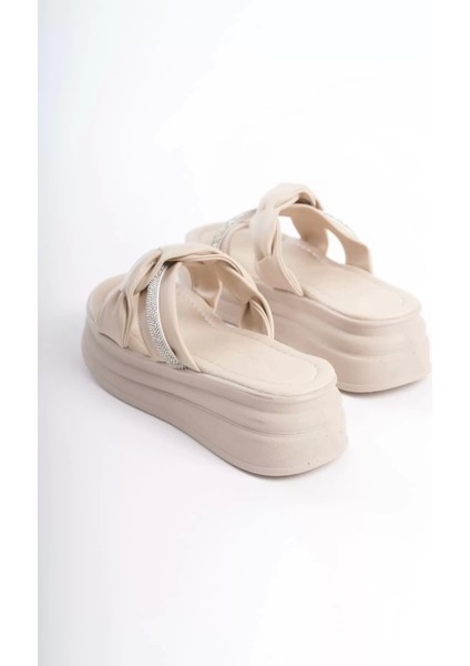 Clara Düz Topuklu Kurdele Desenli Taşlı Kalın ve Ortopedik Taban Kadın Terlik Kt - Krem indirimleri