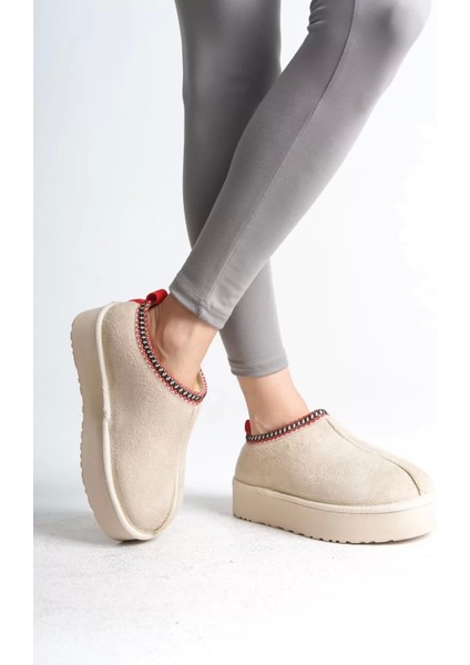 Leıla Bağcıksız Düz ve Kalın Taban Içi Kürklü Kısa Süet Kadın Bot Kt - Krem modelleri