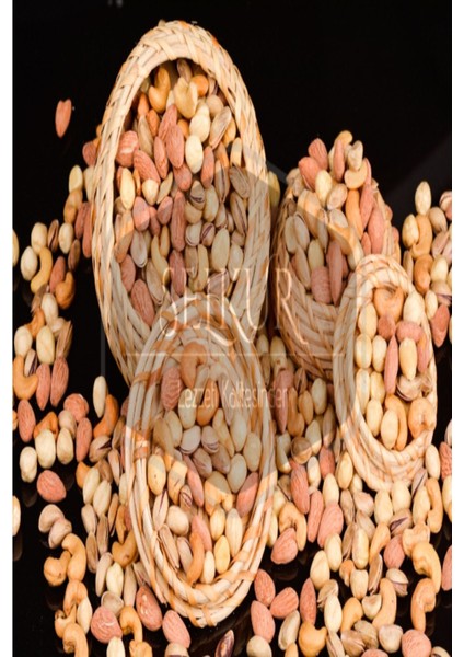 Lüx Karışık Kuruyemiş Kokteyl 1kg(Kaju-Badem-Fındık-Antep Fıstığı Eşit Miktar)