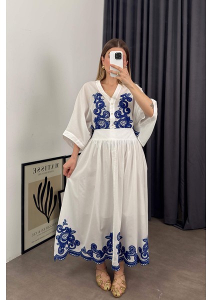 Beyaz Mavi Nakış Detaylı Astarlı Yarasa Kol Gömlek Etek Takım