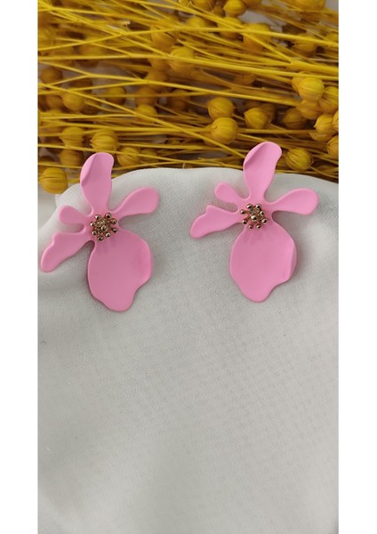 Pembe Pres Mat Metal Çiçek Küpe
