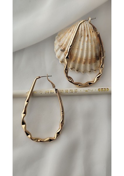 Kıvrımlı Oval Büyük Halka Metal Gold Küpe