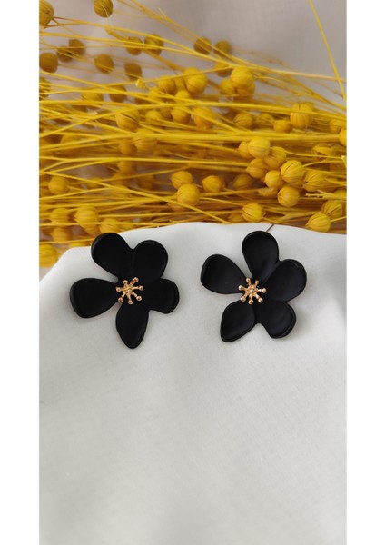 Siyah Mat Metal Çiçek Küpe