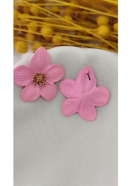 Pembe Press Mat Metal Çiçek Küpe