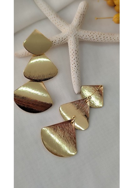 Üçgen Sarkıt Metal Gold Küpe