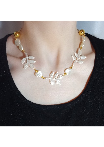 Yaprak Uçlu Özel Tasarım Kalp Şekilli Incili Kolye, Kalp Kolye, Altın Renk Inci Kolye, Incili Kolye, Barok Inci Kolye, Choker Inci Kolye, Kadın Inci Kolye, Altın Kaplama Zincir Kolye
