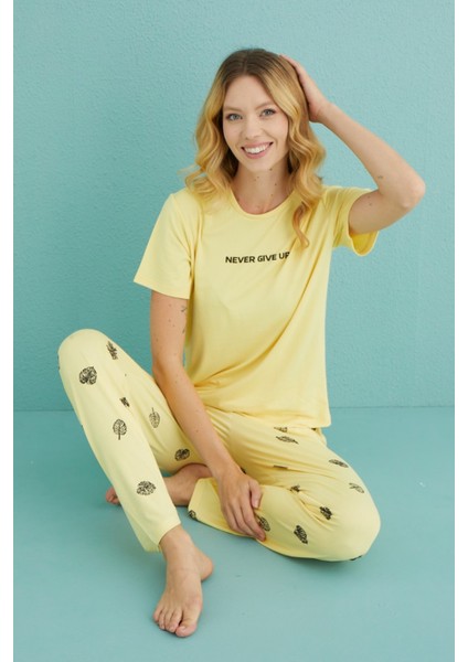 Kadın Pijama Takımı Kısa Kol Sıfır Yaka fırsatları