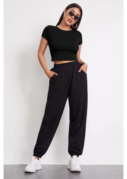 Kadın Siyah Yuvarlak Yaka Yarım Kol Crop Top Bluz