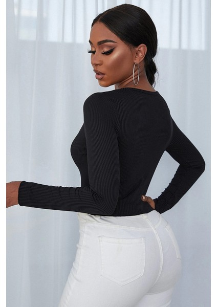 Kadın Siyah Uzun Kollu Düğmeli Göğüs ve Göbek Dekolteli Crop Top Bluz