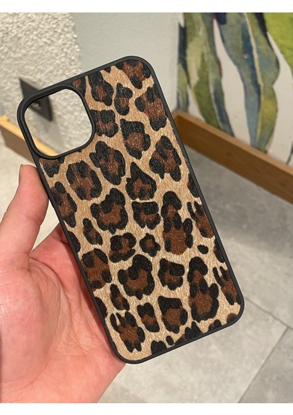 Iphone 12 ve 12 Pro Uyumlu Leopar Desenli Tüylü Silikon Kılıf