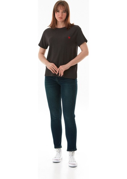 Kalp Nakışlı Bürümcük Kumaş Tişört fiyatları