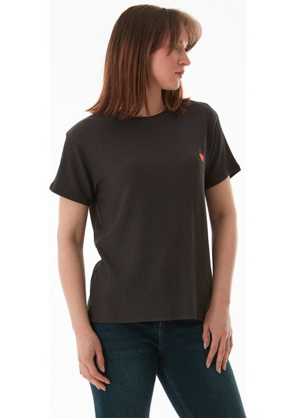 Kalp Nakışlı Bürümcük Kumaş Tişört fırsatları