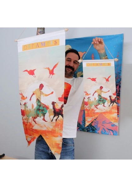 Renkli Sanatsal Duvar Bayrağı – Kadın ve Hayvan Figürlü Modern Kumaş Duvar Dekoru | 25 x 50 – 50 x 100 cm
