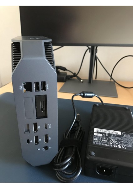 Z2 Mini G3 Iş Istasyonu Xeon E3-1225-V5 Quadro M620 2gb 16 GB Ram 512GB SSD Mini Workstation (Outlet)