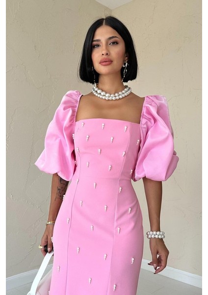Pembe Işlemeli Kolu Garnili Elbise