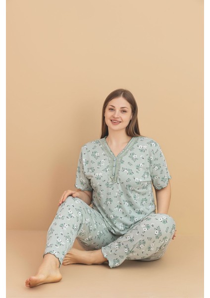 Kadın Büyük Beden Desenli Yakası Düğmeli Kısa Kollu Bambu Pijama Takımı