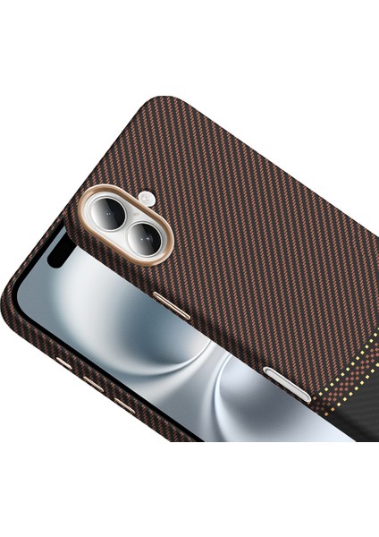 Apple iPhone 16 Kılıf M-Safe Şarj Özellikli Karbon Fiber Görünümlü Gros Kılıf Gold-Siyah modelleri