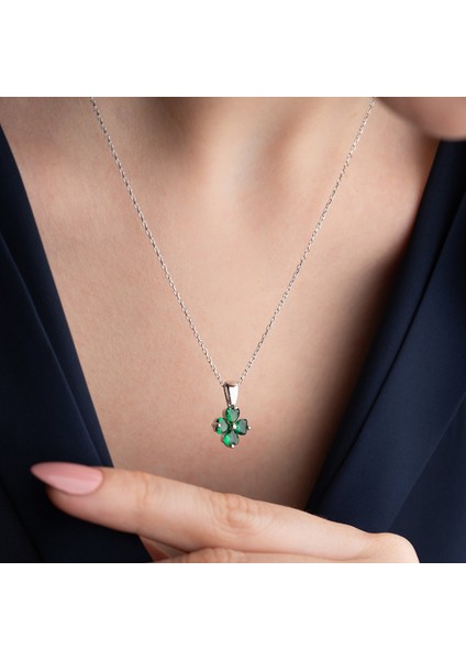 925 Ayar Gümüş Yeşil Taşlı Minimal Yonca Kolye
