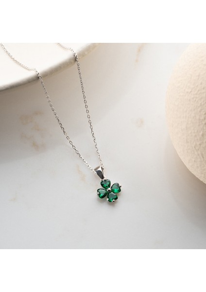 925 Ayar Gümüş Yeşil Taşlı Minimal Yonca Kolye modelleri