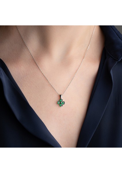 925 Ayar Gümüş Yeşil Taşlı Minimal Yonca Kolye fırsatları