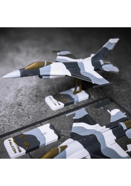 Model Uçak F-16 Savaşan Şahin