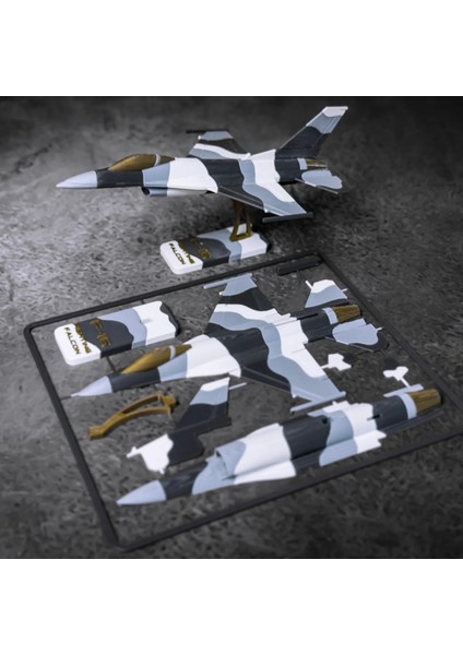 Model Uçak F-16 Savaşan Şahin