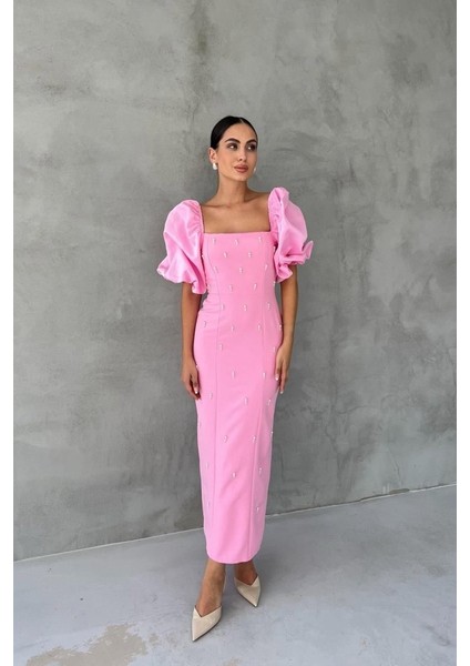 Pembe Işlemeli Kolu Garnili Elbise