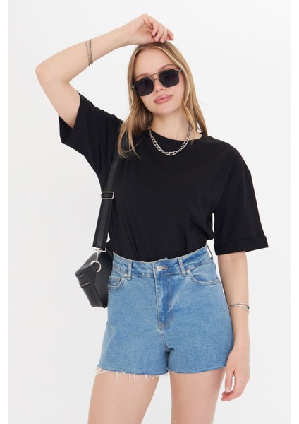 Kadın Siyah Yuvarlak Yaka Oversize Yandan Yırtmaçlı T-Shirt Tişört fiyatları