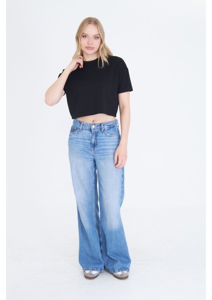 Kadın Siyah Baskısız Yuvarlak Yaka Crop Tişört T-Shirt fiyatları