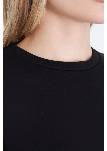 Kadın Siyah Baskısız Yuvarlak Yaka Crop Tişört T-Shirt modelleri