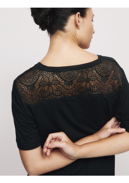 Dantel Detaylı Pijama Üstü fiyatları