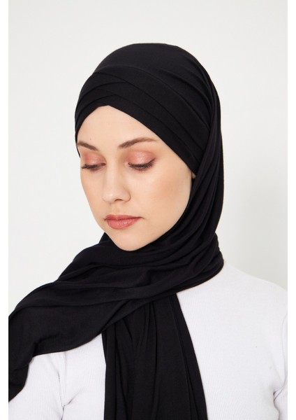 Üç Çapraz Dış Bone Hijab
