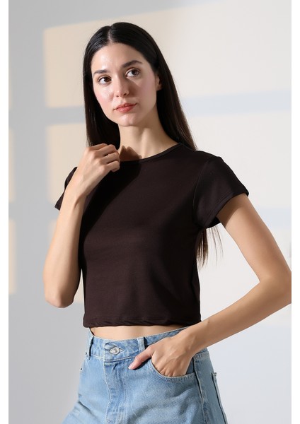 Soft Touch Bisiklet Yaka Kısa Kollu Crop Kesim Basic Düz Kadın T-Shirt 21974 Kahve