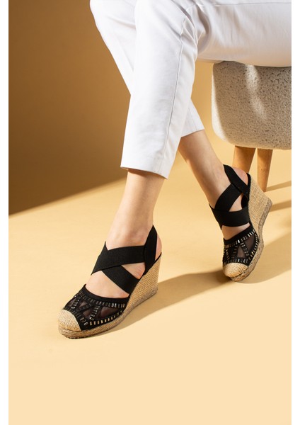 Taş Detaylı Çapraz Bantlı Hasır Dolgu Topuklu Kadın Sandalet 69-67-25SÜET fiyatları