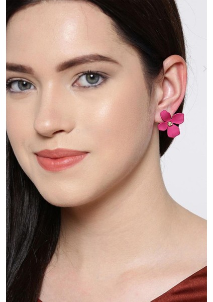 Zarif Çiçekli Çivi Küpe modelleri