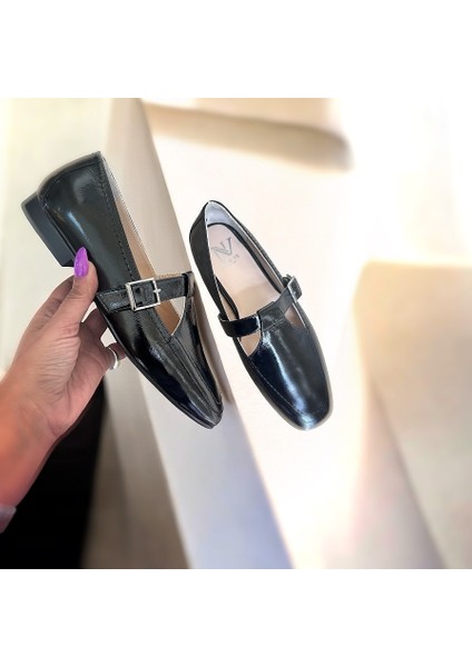 Siyah Rugan Hakiki Deri Kadın Ayakkabı