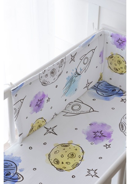 Bebek Başucu Koruyucu ve Baskılı Çarşaflı Uyku Seti - Iconic Serisi - Çizgisel Uzay fiyatları