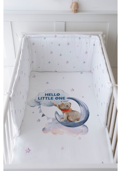 Bebek Başucu Koruyucu ve Baskılı Çarşaflı Uyku Seti - Pure Baby Serisi - Aya Uzanan Ayı