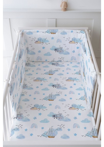 Bebek Başucu Koruyucu ve Baskılı Çarşaflı Uyku Seti - Iconic Serisi - Mavi Hava Balonlu Gökkuşağı