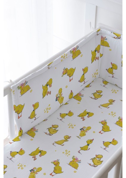 Bebek Başucu Koruyucu ve Baskılı Çarşaflı Uyku Seti - Iconic Serisi - Eğlenceli Ördekler fiyatları