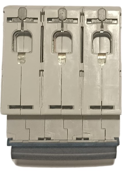 3 Ktuplu 400V 16 Amper Xs3 Otomatik Sigorta 4500 - 4 033 42 fiyatları