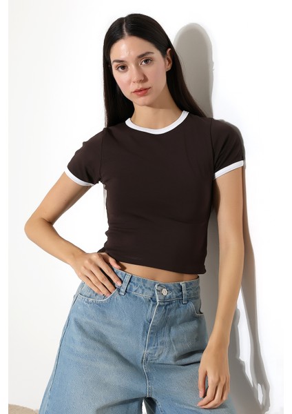 Penye Likralı Ribana Yakası ve Kol Ağzı Beyaz Biyeli Pamuklu T-Shirt 21832 Kahve modelleri