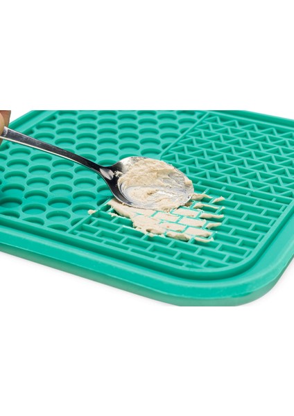Nrtmsa Beeztees Yavru Köpek Yaş Mama Yeme Oyuncağı, Kare Şeklinde, Silikon, Yeşil, 20x20cm modelleri