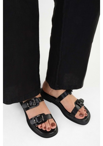 Kadın Taliya Siyah Cilt Tokalı Terlik