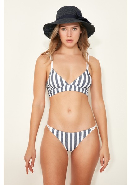 Kadın Breletta Ip Askılı Üçgen Bikini Takım 00248 Beyaz fiyatları