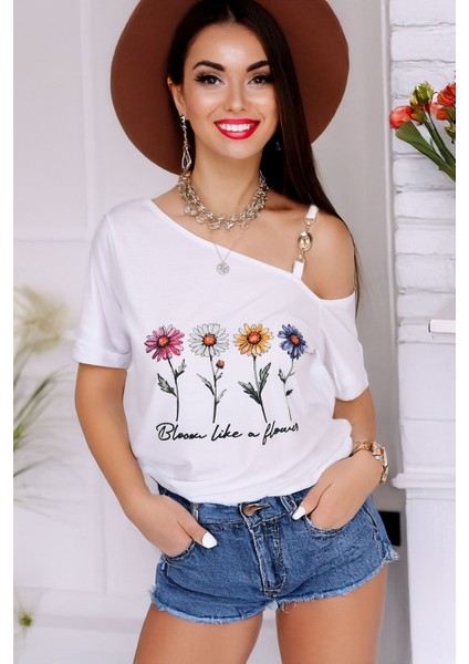Bloom Like A Flower Baskı ve Taş Işlemeli Beyaz Kadın Tişört - Çiçek Gibi Aç - Pia Velle