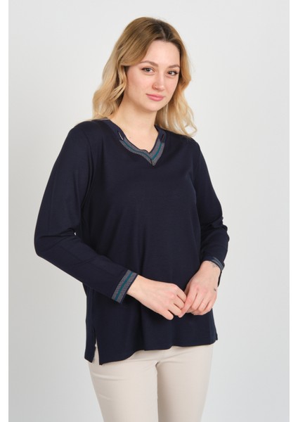 Kadın V Yaka ve Yakası Metal Aksesuarlı Uzun Kol Anne Bluz 5713 Lacivert