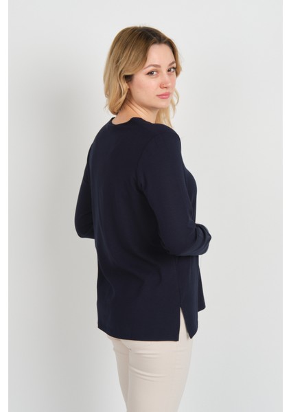 Kadın V Yaka ve Yakası Metal Aksesuarlı Uzun Kol Anne Bluz 5713 Lacivert fırsatları