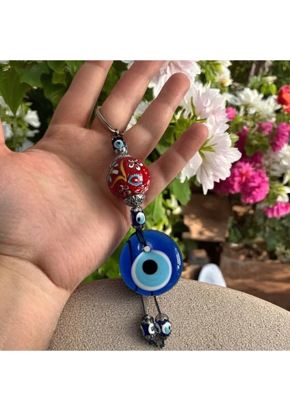 Çini Sanatının Zarafeti: El Yapımı Nazar Boncuklu Anahtarlık Kırmızı