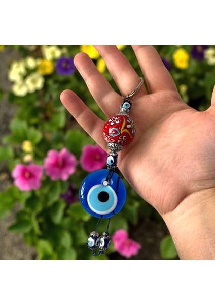 Çini Sanatının Zarafeti: El Yapımı Nazar Boncuklu Anahtarlık Kırmızı fiyatları